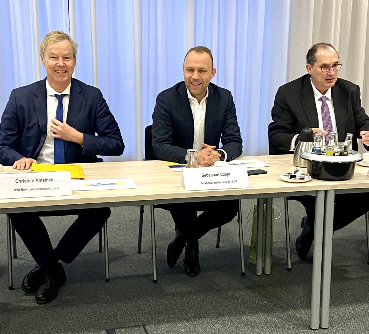 Was bewegt die #Unternehmen in #Berlin, welche Pläne hat die ⁦<a href="/FDPFraktionBLN/">FDP Fraktion Berlin</a>⁩ in Sachen Wirtschaftspolitik? Dazu heute ⁦<a href="/SebCzaja/">Sebastian Czaja</a>⁩ beim Wirtschaftspolitischen Frühstück der UVB. Wir sind gespannt! #StarkeWirtschaft23 #AGHWahl ⁦<a href="/stefanmoschko/">moschkostefan</a>⁩