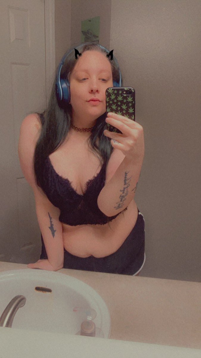 lexilex93's tweet photo. #justcause #checkthephonecase #noticeme https://t.co/42rHeOGZ3n