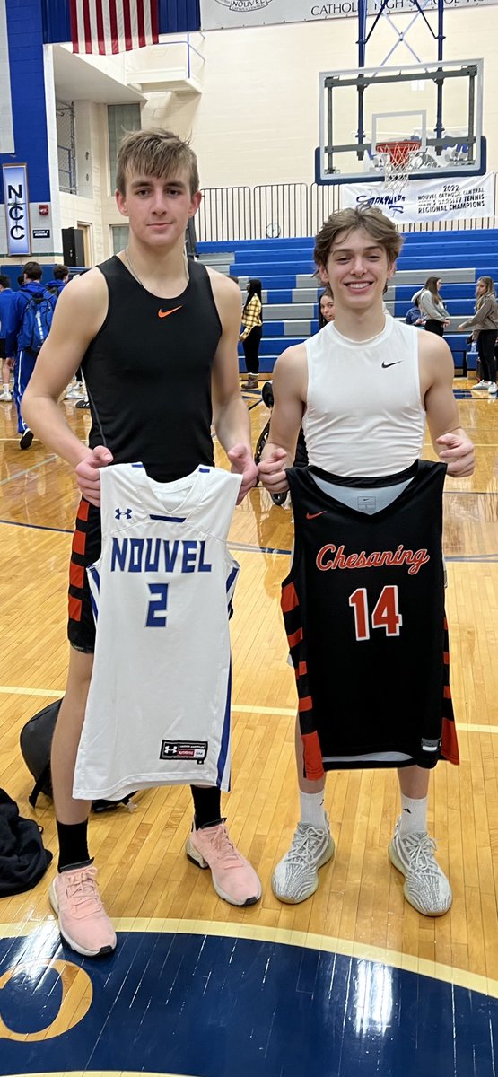 6’6 wing/forward <a href="/StruckMason/">Mason Struck</a>’s post game Jersey swap with <a href="/mjyeager11/">MJ Yeager</a> and <a href="/donnyyeager1/">Donny Yeager</a> , Michigan’s top 2 shooters in the 2024 class🏀🔥

Mason with 19 pt 8 rebounds for <a href="/ChesaningHoops/">Chesaning Basketball</a> 
MJ with 20 pt
Donny with 14 pt

<a href="/_markyeager/">Mark Yeager</a> <a href="/HankampScott/">Scott Hankamp</a> <a href="/OtterBasketball/">Jason Otter</a> <a href="/TCeaglecoach/">David McWhinnie</a>