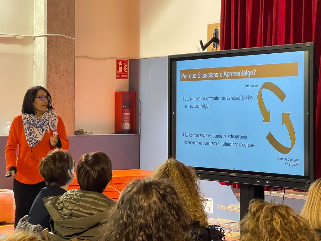 montessorirubi's tweet photo. Compartir, treballar plegats, aprendre... Tot i més a la xarxa #Xiep del Vallès Occidental, tot un luxe acompanyats amb @DignaCouso Xarxes que ens fan avançar plegats tot compartint experiències 😍👏
#ConnectatalMontessori #rubicity https://t.co/tP4Atn162q