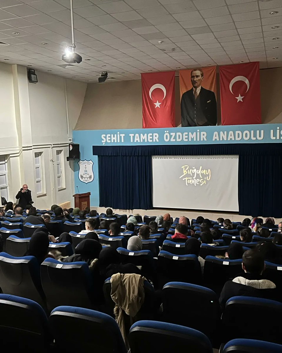 trlkaymakamligi's tweet photo. İlçemizde okulöncesi, ilk ve orta öğretimde okuyan öğrencilerimize yönelik "Sinema Günleri Etkinlikleri" devam etmektedir. 

 Kaymakamımız Orhan AYAZ, "Sinema Günleri Etkinlikleri" kapsamında Şehit Tamer Özdemir Anadolu Lisesi ve Şehit Necmettin Yılmaz Anadolu İmam Hatip Lisesi https://t.co/68zuhSnxLU