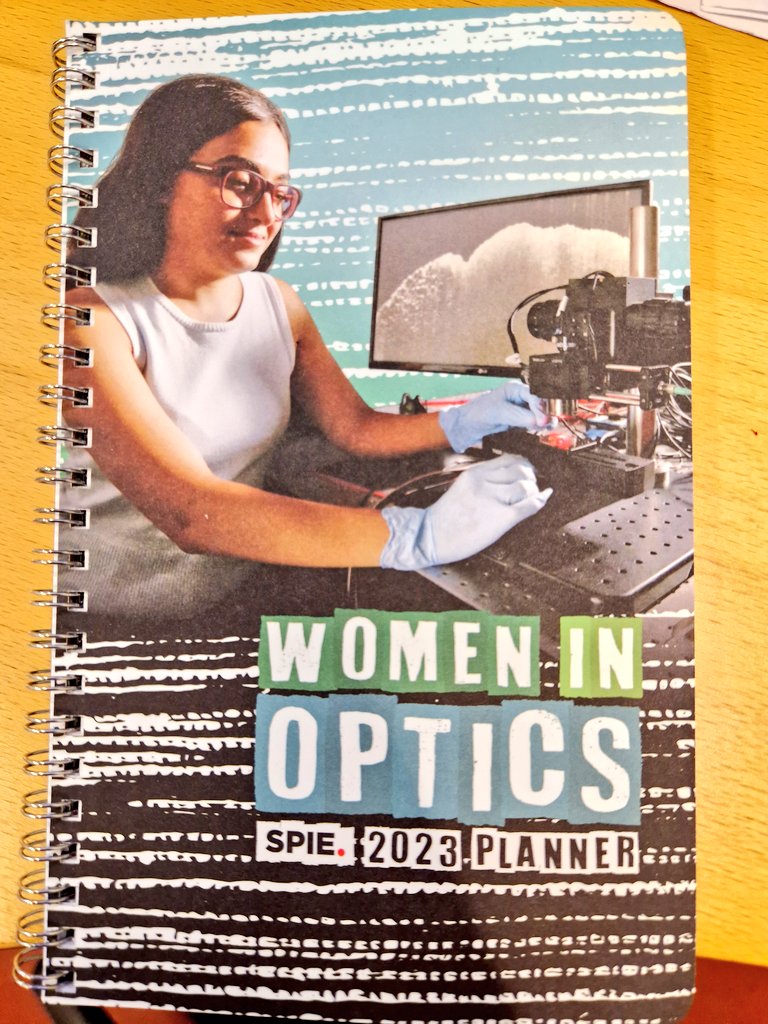 Finally my @SPIEtweets @WomenInOptics 2023 planner arrived! And even better: it features @fientifica! 🤩