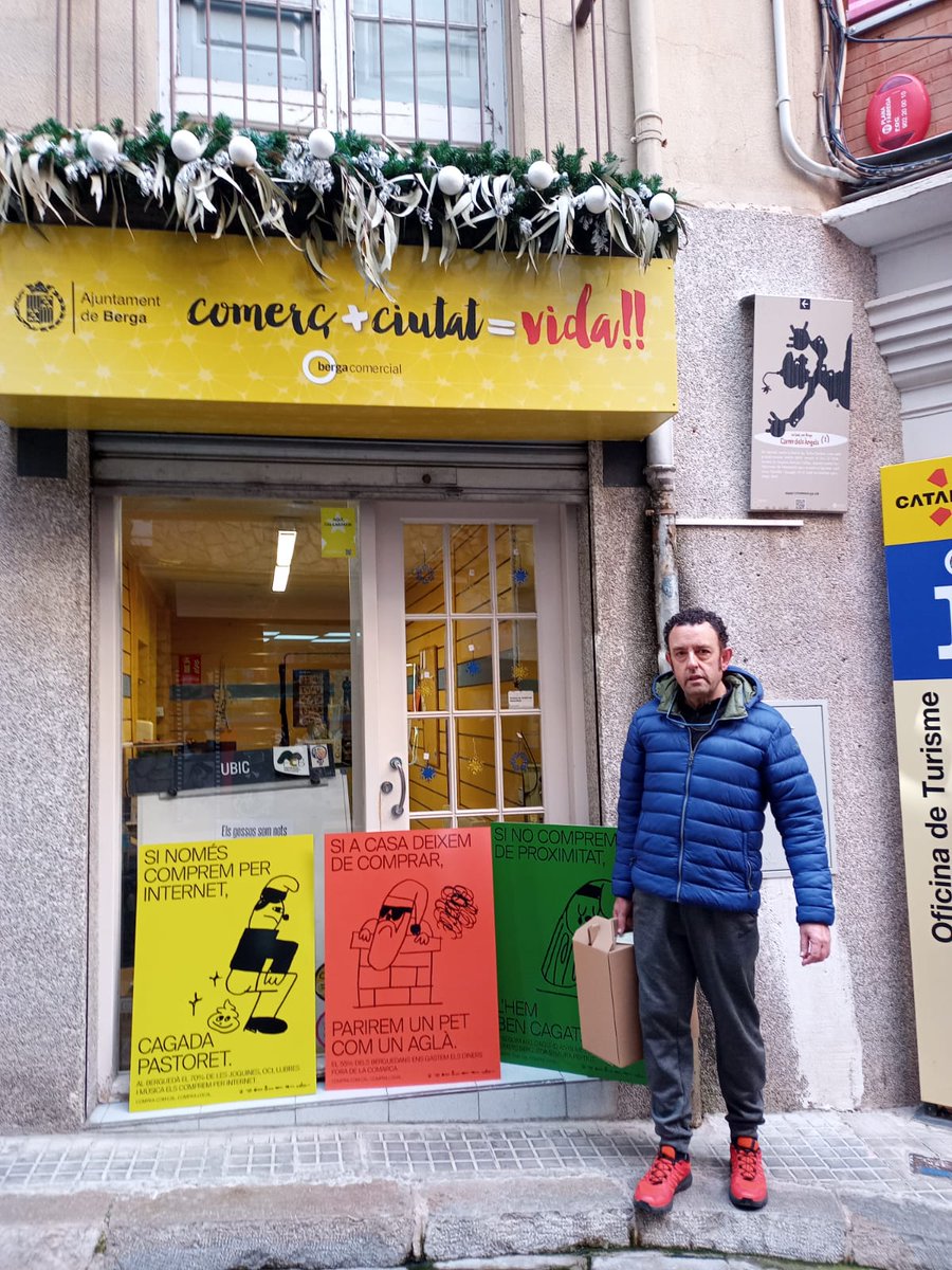 ComercBergueda's tweet photo. 🤩 Entregades les 3 paneres de productes locals que vam sortejar durant aquesta campanya de Nadal passada! ✨ Moltes gràcies a tots i totes les que vau participar, que no vau ser poques! ✨

🛍️ Per #Nadal i tot l'any: Compra com cal, compra local 🛍️ https://t.co/2QhDTeL65i