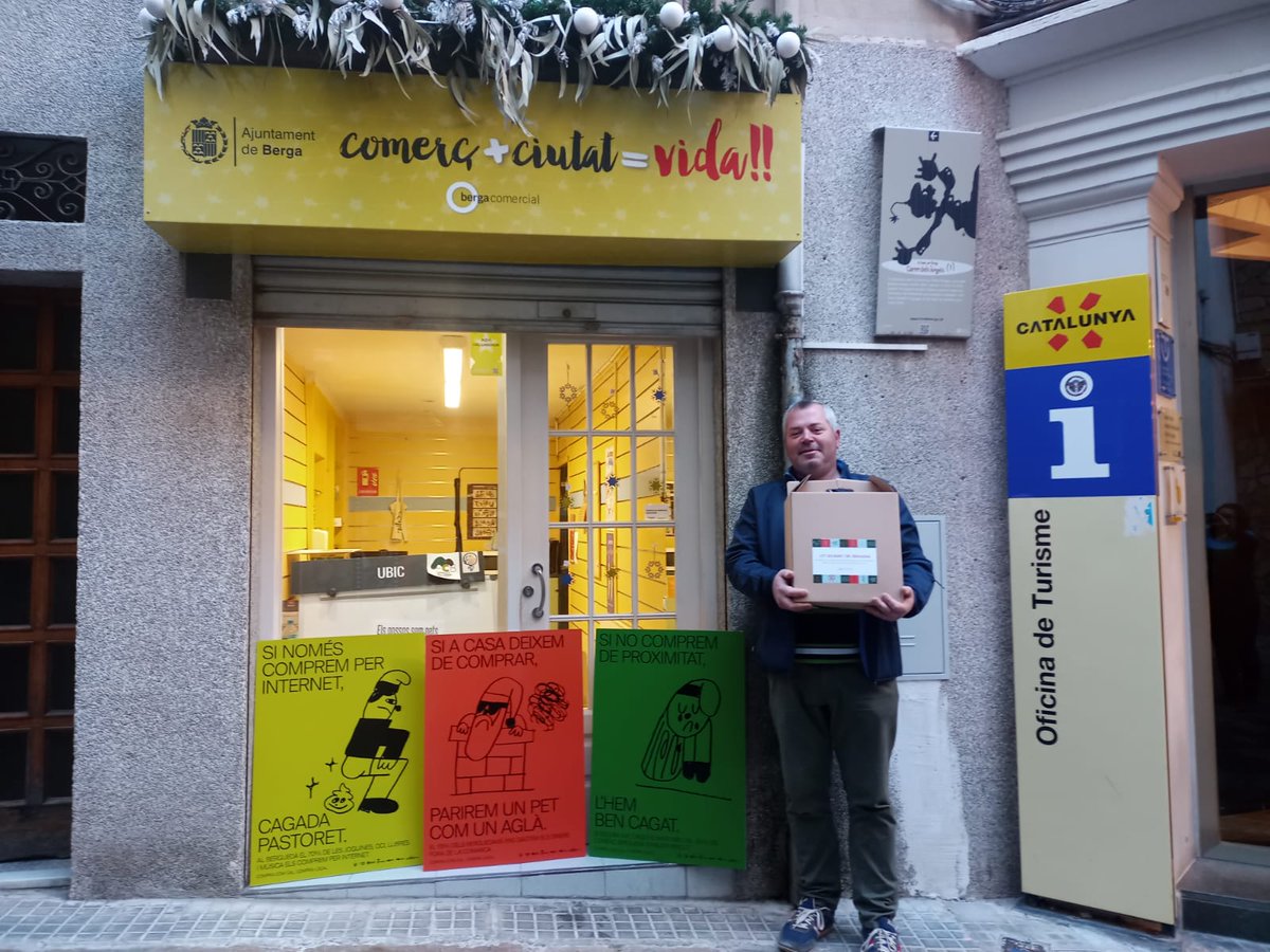 ComercBergueda's tweet photo. 🤩 Entregades les 3 paneres de productes locals que vam sortejar durant aquesta campanya de Nadal passada! ✨ Moltes gràcies a tots i totes les que vau participar, que no vau ser poques! ✨

🛍️ Per #Nadal i tot l'any: Compra com cal, compra local 🛍️ https://t.co/2QhDTeL65i