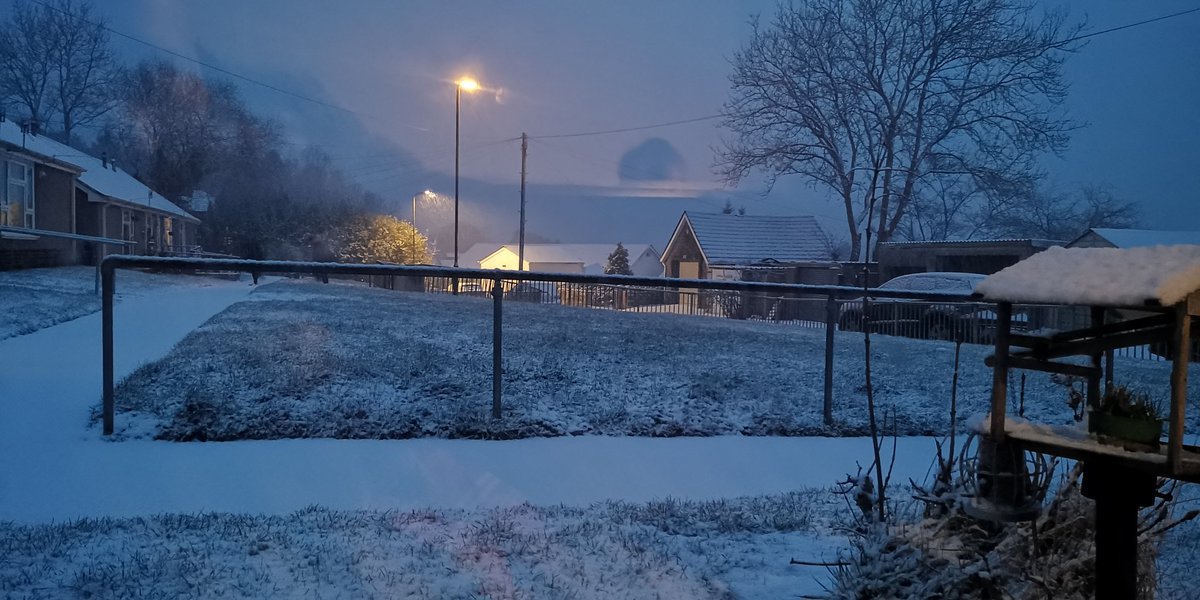 OK after 3 years of living in a top floor flat, living in a bungalow in the valleys gives you some beautiful views.

#snow #blaina #blaenaugwent