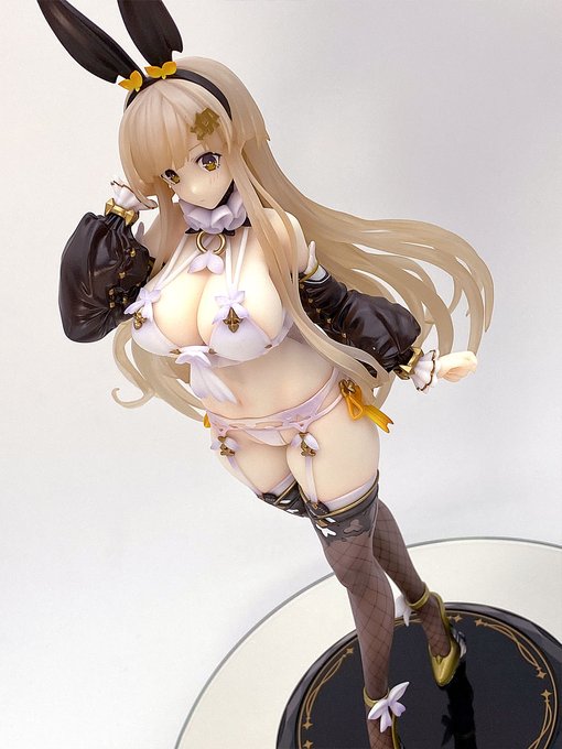 出来の良いフィギュアは
どの角度から見ても綺麗に撮れます。
今回は特に後ろ姿がお気に入り。 