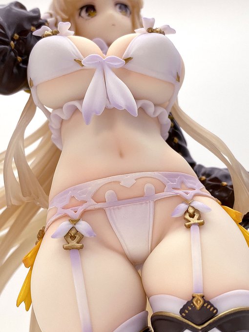 スレンダーながらもムッチリした腰回り
分かっております!
エッチな雰囲気を感じさせながらも
とても上品なフィギュアでした。 