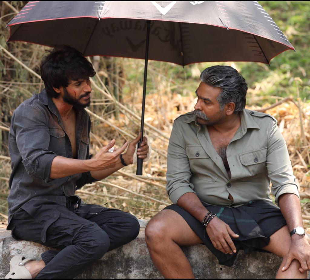 TVMALAI_VSPFC01's tweet photo. Working pics of #Michael ft #VijaySethupathi 

 @VijaySethuOffl @sundeepkishan 

@kumaran_VSP @MakkalSelvanFC https://t.co/MNI7bpePDo