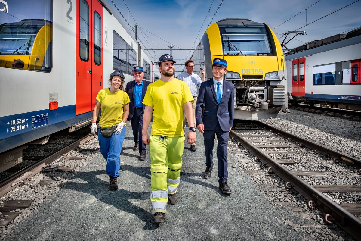 In 2022 gingen we op zoek naar 1.300 nieuwe collega's en hebben we er uiteindelijk 1.326 aangeworven. In 2023 wil <a href="/NMBS/">NMBS</a> nog 1.600 bijkomende vacatures invullen.

➡️ hln.be/binnenland/dit…