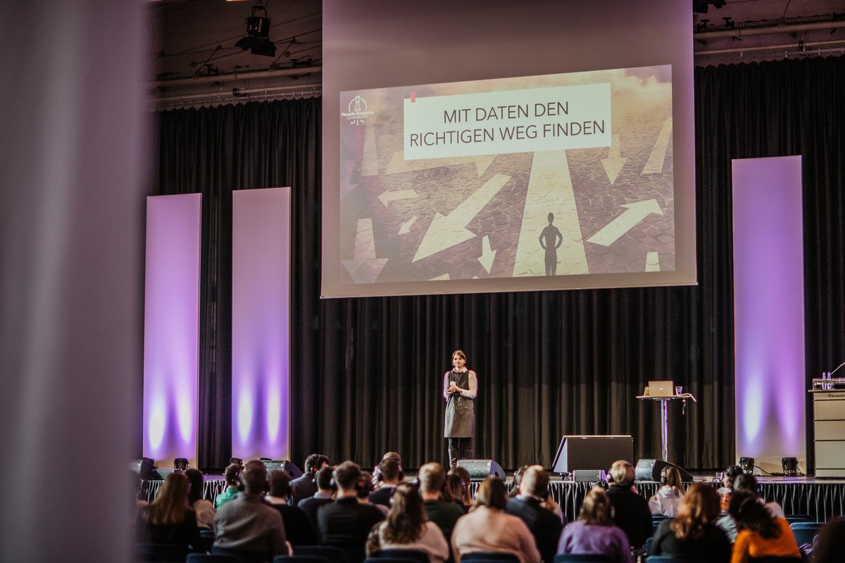 INFOMOTION's tweet photo. Am 16. Dezember hat sich die ganze INFOMOTION Crew zu unserem hybriden 38. Competence Day versammelt! 🥳 Als unser Tag des Wissensaustauschs durften wir an spannenden Vorträgen teilnehmen und Fragen stellen. Hier ein paar Einblicke vom Event! 📸
#welovedata #wissen #competence https://t.co/5pQvX5QINu