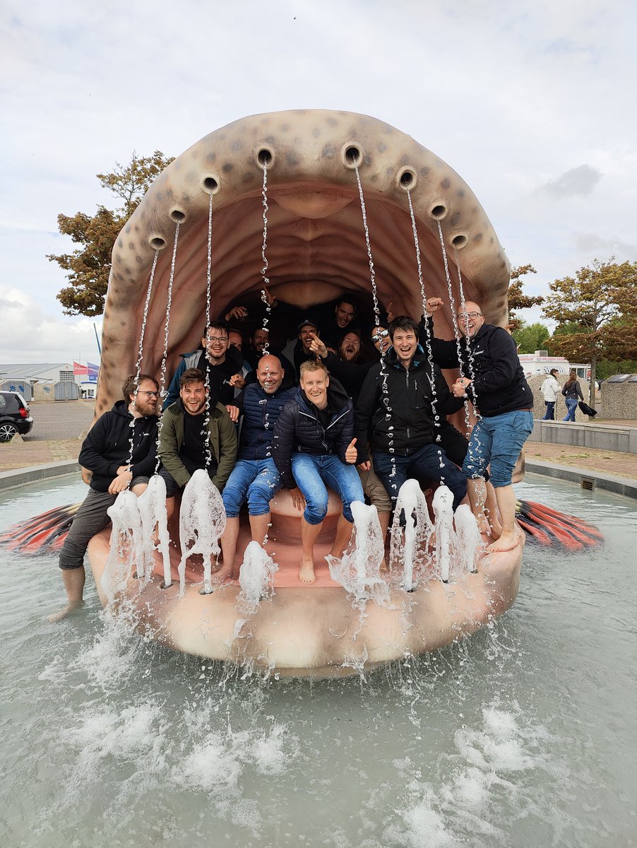 naupar's tweet photo. Stavoren is de oudste Elfstedenstad van Friesland en een voormalige Hanzestad. Bekend om de gezellige straatjes, de legende van het Vrouwtje van Stavoren en om de enorme vissen in de haven. Een must: een gekke groepsfoto in de fontein! 🐳🎋

👉 https://t.co/wBh5OR3Tyh https://t.co/ilJFcoAfZl