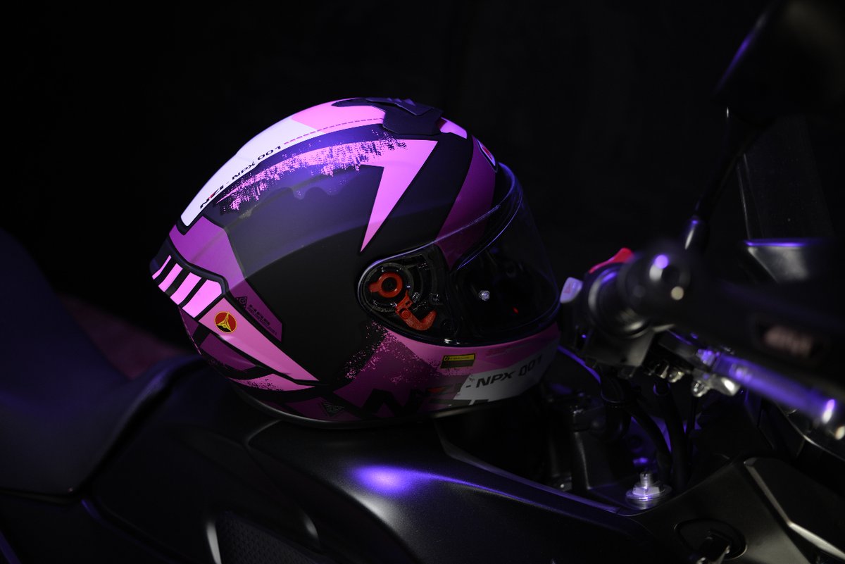 NZIHelmets's tweet photo. NZI Trendy, deportivamente rosa.

#nzi #madeinspain https://t.co/MBPVRaYeMy