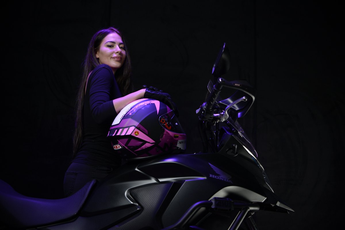 NZIHelmets's tweet photo. NZI Trendy, deportivamente rosa.

#nzi #madeinspain https://t.co/MBPVRaYeMy