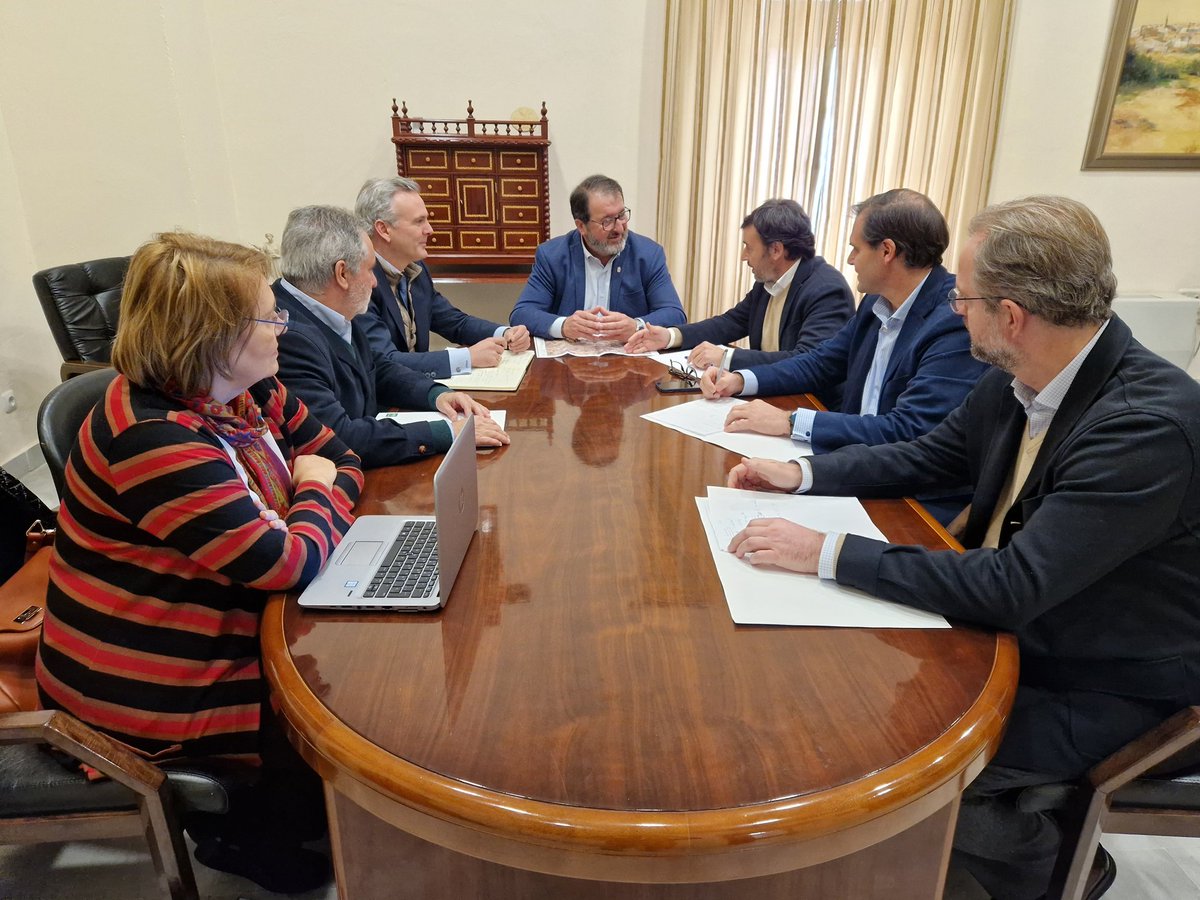 JuanAvilaCARMO's tweet photo. Reunido con responsables de AVRA @FomentoAND para dar un nuevo impulso al Parque Logístico de Carmona

Este parque ya cuenta con más de 1.000 trabajadores e importantes empresas instaladas

Pero quiero seguir atrayendo nuevas inversiones que generen empleo en Carmona https://t.co/d92b9ItPlx