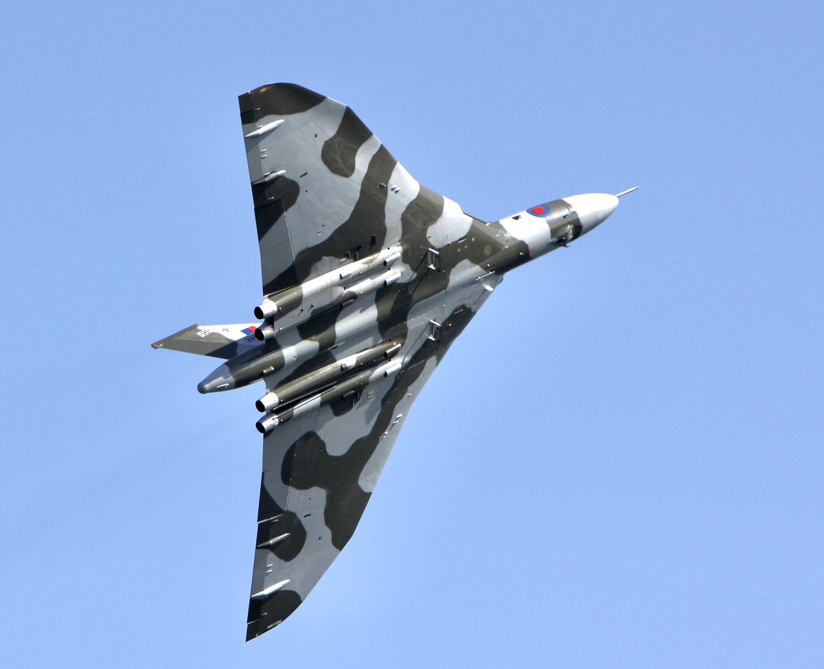 @DailyPicTheme2 Avro Vulcan B.2 Serial Number #XH558 climbing into a blue sky #DailyPictureTheme