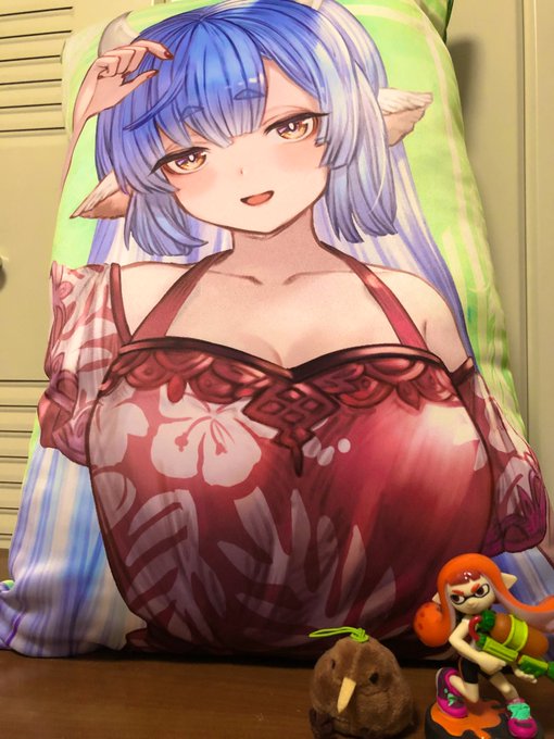 シャトラの枕、余りにもデカすぎる(比較amiibo) 