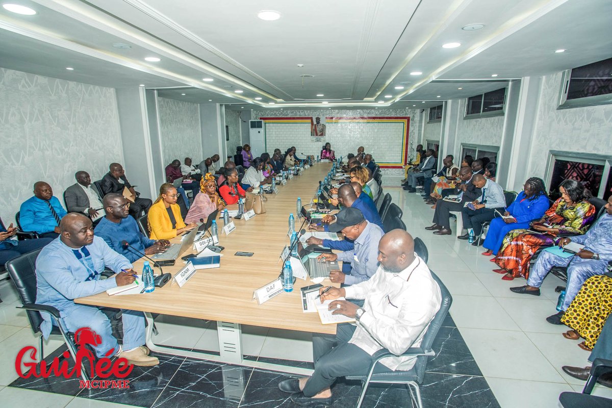 #MCIPME🇬🇳
Ce lundi 16 janvier 2023 s'est tenu la réunion de cabinet du @McipmeGuinee avec 2 points à l'ordre du jour:
👉l'examen des projets de documents élaborés par le BSD: ils devront être déposé après correction le 25 janv. 2023 au plus tard. 
👉le compte rendu des activités.