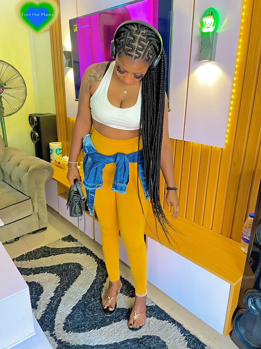 Teemah_xxx's tweet photo. Happy New Year Guysssss😊🫶Missed Y’all So Much🥺
Hope Y’all Vibryannts still Dey with my Teddy bear🧸 @bryannonly or una don get new fav😏
#Briiseason #Bryannonly #Vibryannts https://t.co/uohV3HTMg2