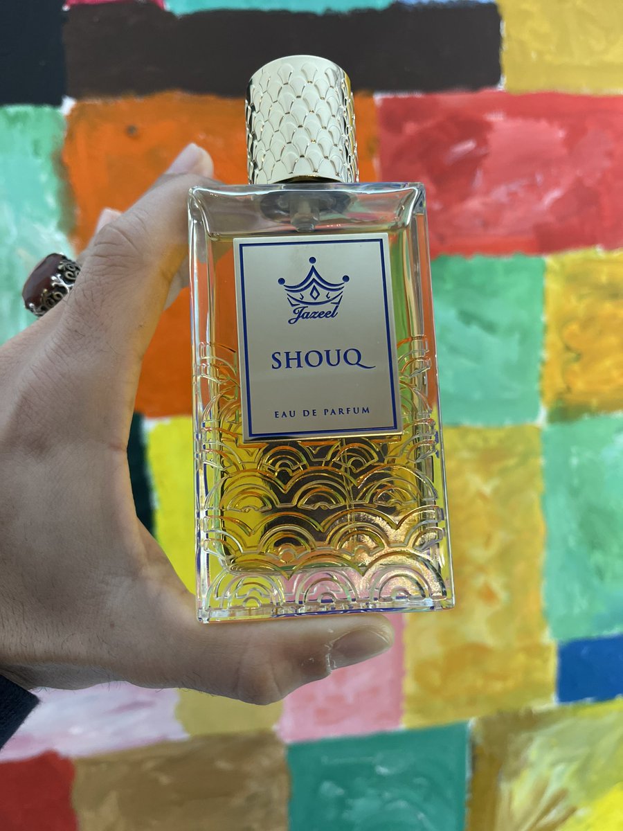 #رابطة_عشاق_العطور أثارة الشراء العمياني مرض صعب التخلص منه وغالبا أتوفق فيها!Shouq من Jazeel افتتاحية تذكر بعائلة الكساندريا وبالاخص 3 لكن بزيادة الورد الذي يستمر في مراحل العطر  والناجرموثا واكورد خشب الصندل مع العنبر ولمسة العود اللاوسي عطر سلسل مخملي مع جودة عالية🌹