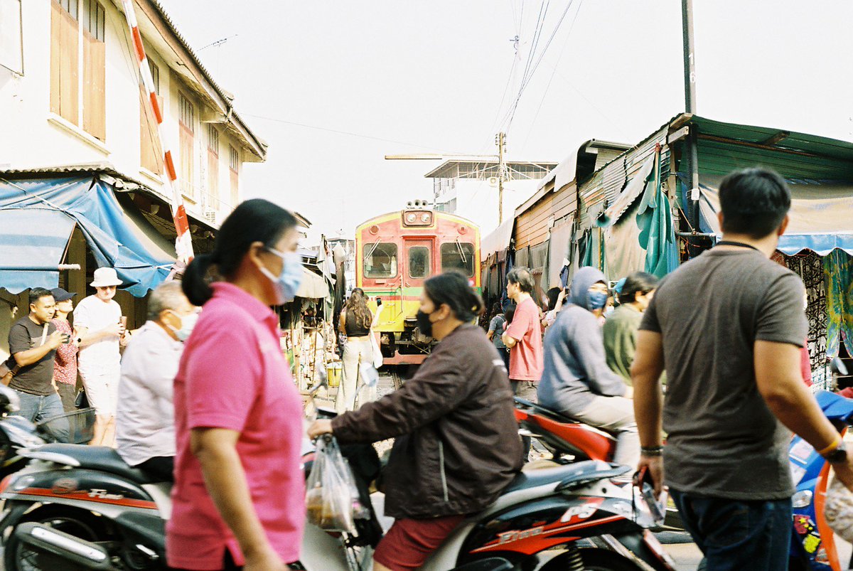 タイのメークロン市場にて。

Color plus 200

#フィルム写真 #フィルムカメラ #kodak #leicam4