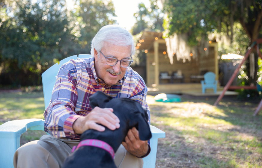 SeniorStock1's tweet photo. Playing with a dog for just a few minutes a day has been proven to reduce loneliness, improve moods and encourage movement and exercise. 

#seniorstockphotos #seniorfitness #activesenior #retired #photoshoot #stockphotography #stockphotos #seniorliving #aging https://t.co/ZMcf3GhSUC