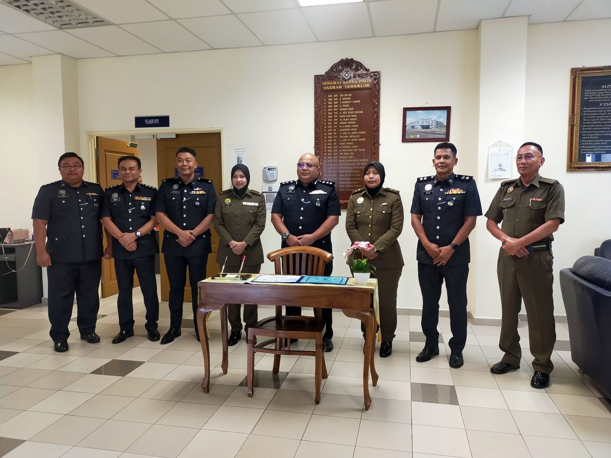 Rela_Temerloh's tweet image. 17 Jan -Kunjugan Hormat PRD Temerloh, PPjR Puan Nuruqaiyah Bt Jamaluddin ke atas YDH ACP Mohd Azhar Bin Mohd Yusuff, Ketua Polis Daerah Temerloh.

Tujuan utk pbicangan kolaborasi Penugasan Ang. antara 2 pihak.

#setiaberbakti #KDN 

@relamalaysia @relapahang