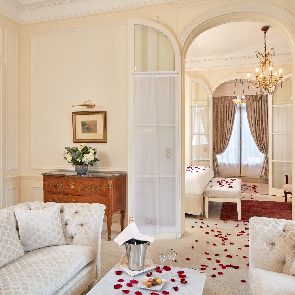 Hôtel Raphael Paris tweet media