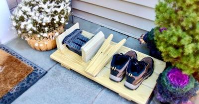 You can build this handy boot station with just a few essential tools and some lumber. Park it right outside your door, so you can effortlessly scrape off any muck and snow on your shoes all fall and winter. This simple DIY project  keepingyouinformed.info/trendspottr/ol…