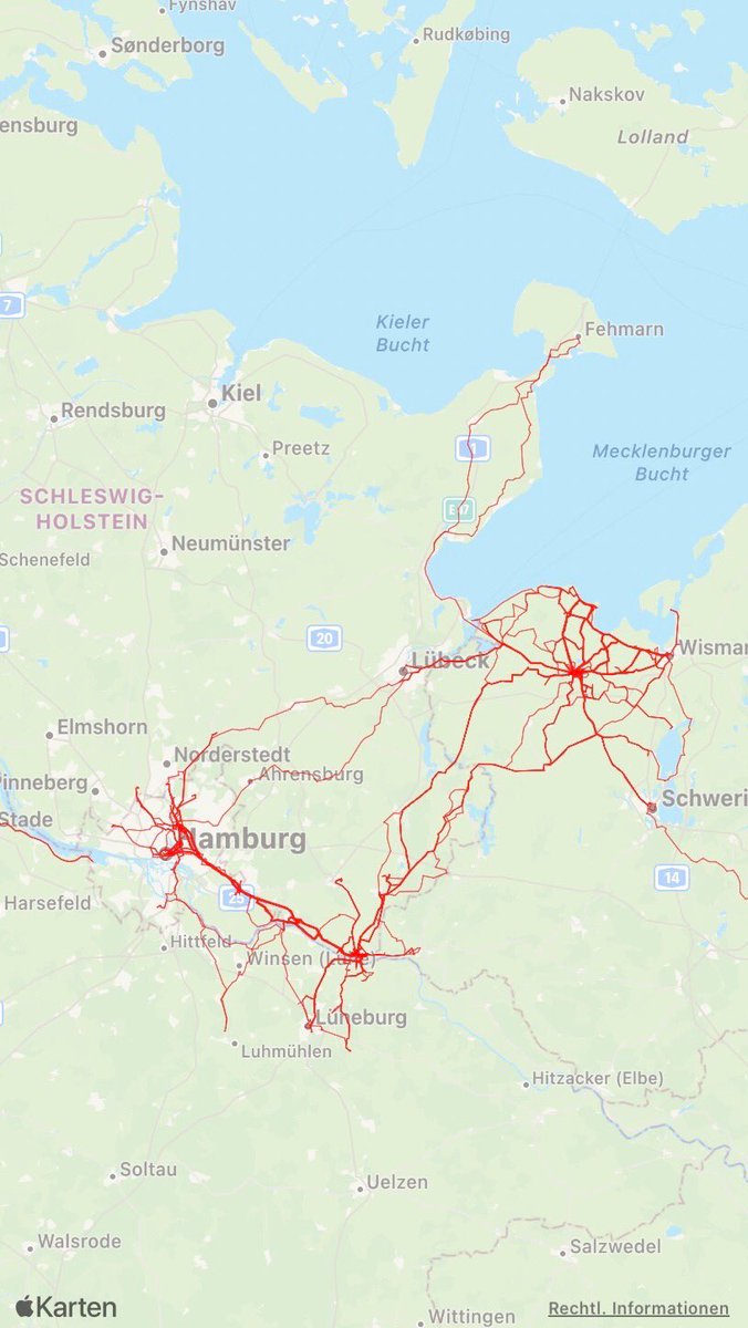 PhillipGoik's tweet photo. Diese Heatmap begeistert mich total. Sie macht mich stolz. Vom 01.01.2020-31.12.2022 habe ich mit der Apple Watch 718 #Fahrrad-Trainings aufgezeichnet. ca.14.700km zurückgelegt &amp; sehr viele Orte erkundet. Von #Cuxhaven bis #Berlin 💪 🚴💨 https://t.co/BLy3kOvoRu