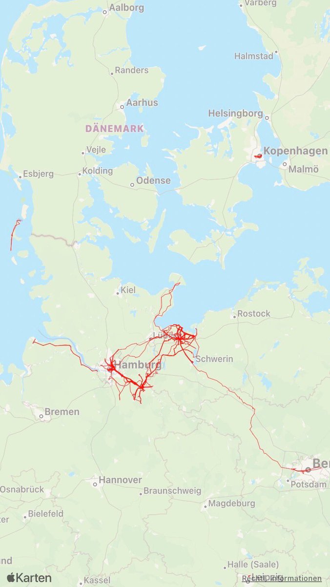 PhillipGoik's tweet photo. Diese Heatmap begeistert mich total. Sie macht mich stolz. Vom 01.01.2020-31.12.2022 habe ich mit der Apple Watch 718 #Fahrrad-Trainings aufgezeichnet. ca.14.700km zurückgelegt &amp; sehr viele Orte erkundet. Von #Cuxhaven bis #Berlin 💪 🚴💨 https://t.co/BLy3kOvoRu