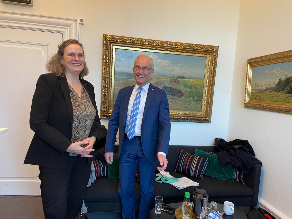 Jordemoderforeningen (@dkjordemoder) on Twitter photo Tak for en rigtig god snak om bl.a. mindre enheder, seniorordninger, onboardingprogrammer, bedre fordeling af vagtbelastningen og karrieremuligheder, som dele af at skabe attraktive arbejdspladser for jordemødre <a href="/PerLarsenC/">Per Larsen</a> Vi glæder os til samarbejdet! #dkpol #sundpol Tak for en rigtig god snak om bl.a. mindre enheder, seniorordninger, onboardingprogrammer, bedre fordeling af vagtbelastningen og karrieremuligheder, som dele af at skabe attraktive arbejdspladser for jordemødre <a href="/PerLarsenC/">Per Larsen</a> Vi glæder os til samarbejdet! #dkpol #sundpol