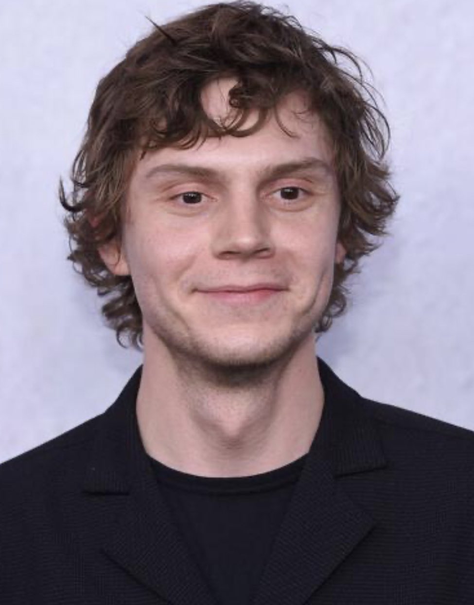 Faltam dois dias para o aniversário do  Evan Peters happy birthday my love   