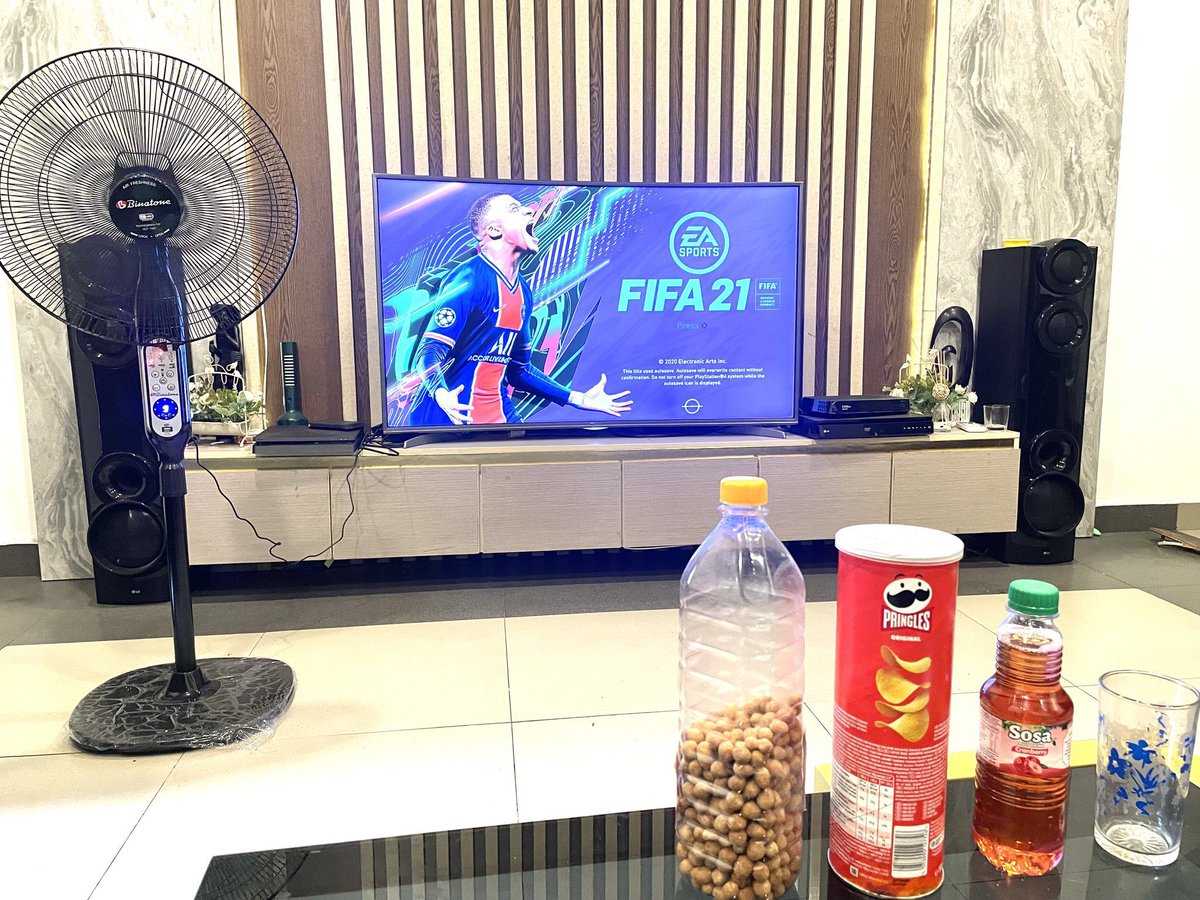 Bigdaddyvinz_'s tweet photo. A loser in FIFA/PES once said? https://t.co/QxJqswOdIw