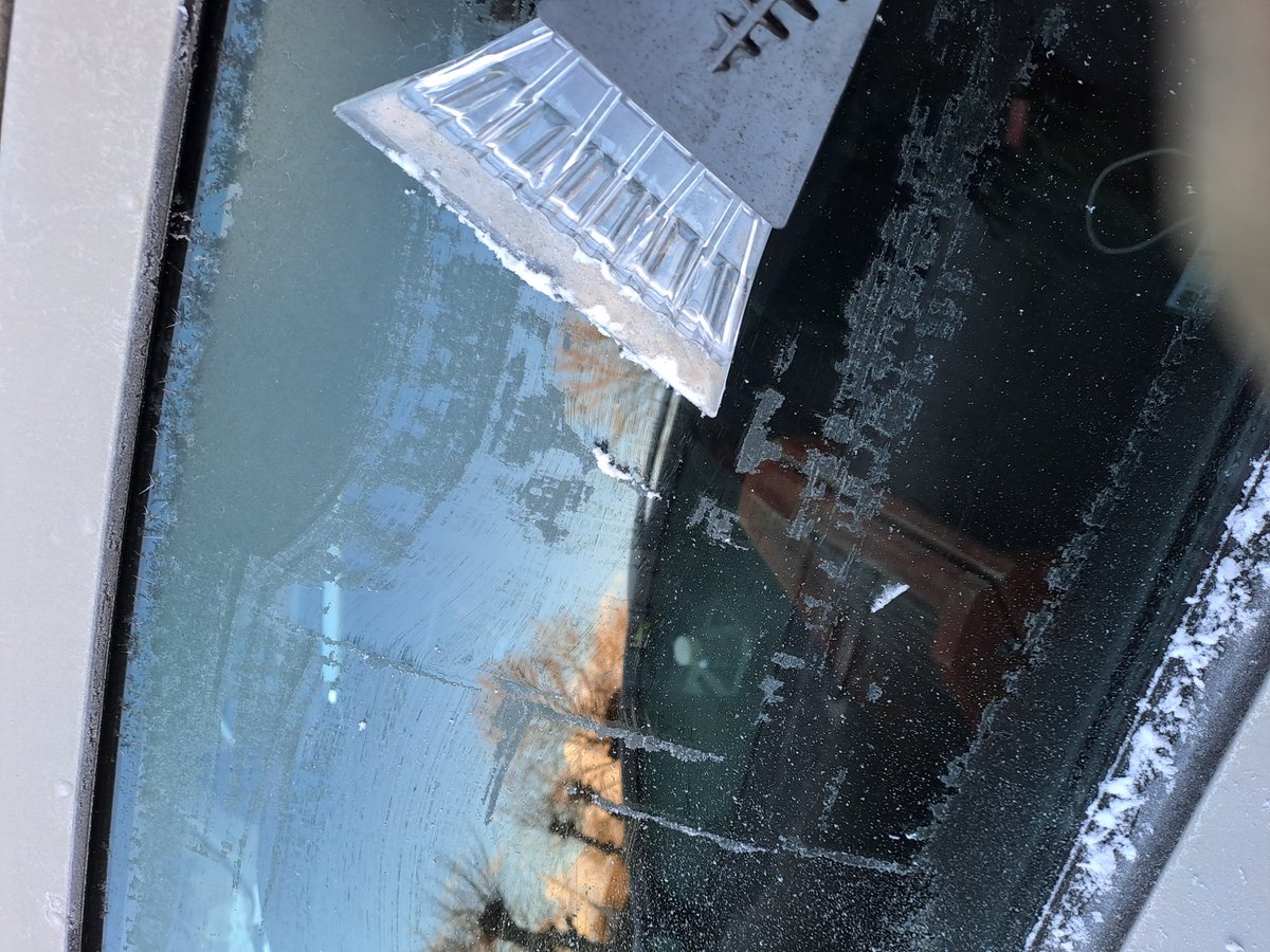 ZoetSanny's tweet photo. Yeah, ik match met de omstandigheden! ๐๐
Krabben met je frozenshoulder!
#vorst #ondernul #ruitenkrabben #frozenWindows #frozenshoulder https://t.co/O7om0MiUvM