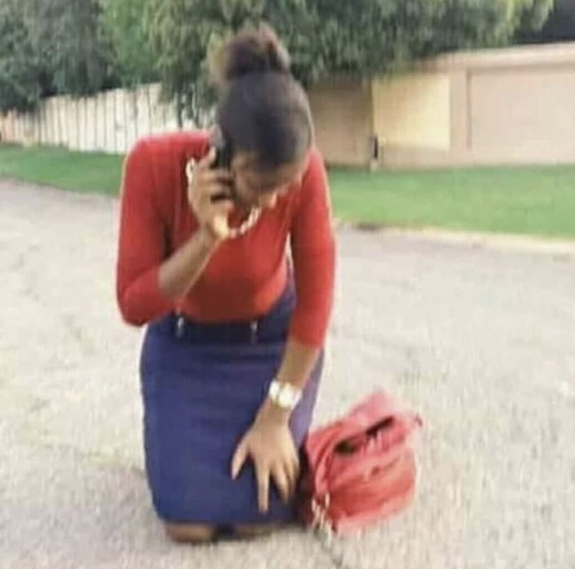 foundcalabarbae's tweet photo. This is how a responsible, well mannered and God fearing woman answers her husband’s/boyfriend's call 😁 https://t.co/HDf2vWyO7Z