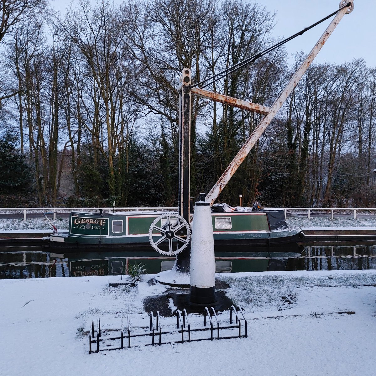 FloatMyBoat__'s tweet photo. A light blanket of snow here at Fradley Junction βοΈ Very pretty and crunchy underfoot π
Ship's cat Jezabel is unimpressed!
#narrowboatlife #floatmyboat #snow #BoatsThatTweet #FradleyJunction @CRTBoating https://t.co/SnJH9XBF3c
