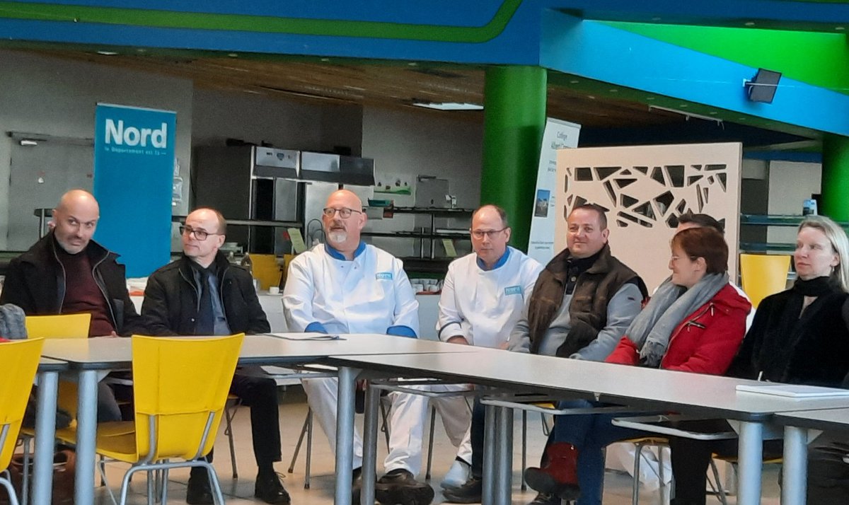 MarieCieters's tweet photo. 👩🍳👨🍳 Lancement du 1er club des chefs @departement59 de l'année sur le secteur Lille Est.
✅️ Un moment important pour échanger sur les pratiques, les carrières et les recettes #approlocal
🍽 Un engagement collectif pour garantir l'accès à un repas quotidien local et de qualité https://t.co/VXOV5a6ZMM
