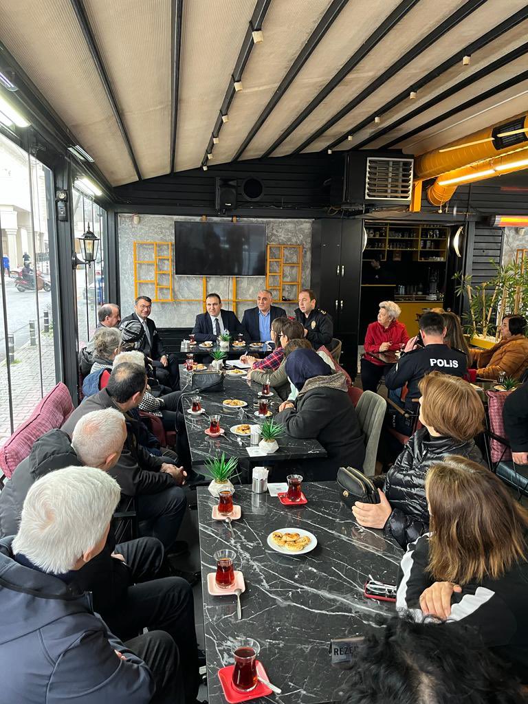 Cumhuriyet Mahallesinde vatandaşlarımızla bir araya geldik ve akabinde Muhtarlığımızı ziyaret ettik. Sorunları yerinde tespit etmek ve vatandaşlarımla doğrudan ulaşmak için Mahalle buluşmalarına devam edeceğiz.