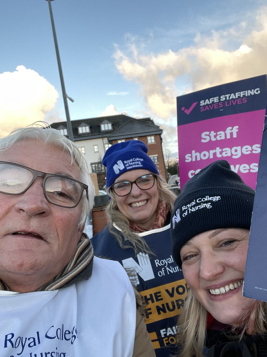 On the picket line this morning at Bridgnorth.<a href="/RCNWestMids/">RCN West Midlands</a> <a href="/olgalwalters/">Olga Leach-Walters</a>
