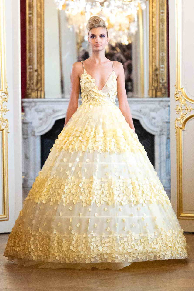 Favori Couture SS2023

#model #paris #beauty #highfashion #couturedress #fashionweek  #fashiondesign  #beautiful #cousumain #outfit #creation #bespoke #instacouture #instagood #fashionblog #eveningdress #boutique #weddinggown #passioncouture #fashionaddict #couturedebutant