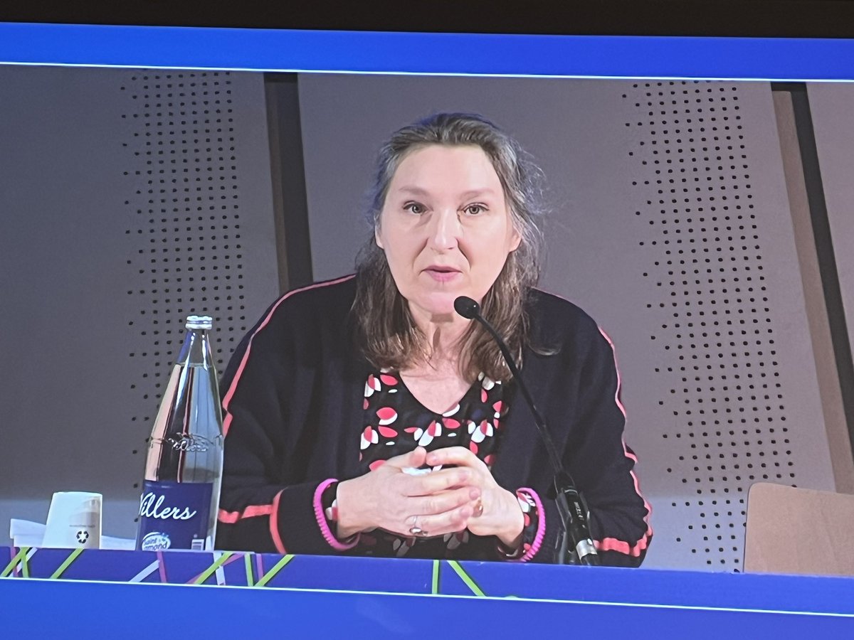 SylRP's tweet photo. Marie Darrieusecq qui parle de son livre #pasdormir et clin d’œil à la « grand prêtresse du sommeil », sympa 😘 https://t.co/1xzTtirsjv