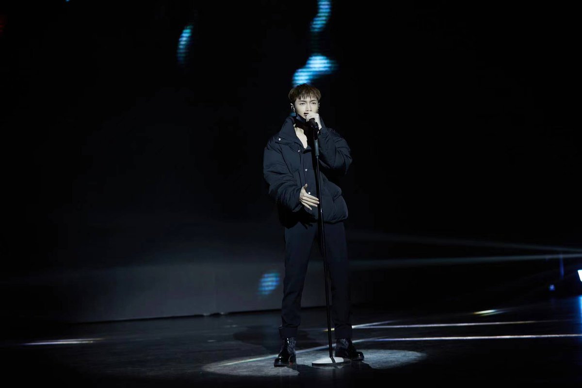 lay_studio's tweet photo. Rehearsals with @layzhang are always amazing! https://t.co/JbalnuC2W1