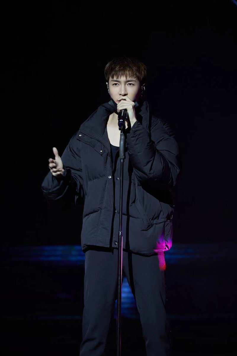 lay_studio's tweet photo. Rehearsals with @layzhang are always amazing! https://t.co/JbalnuC2W1