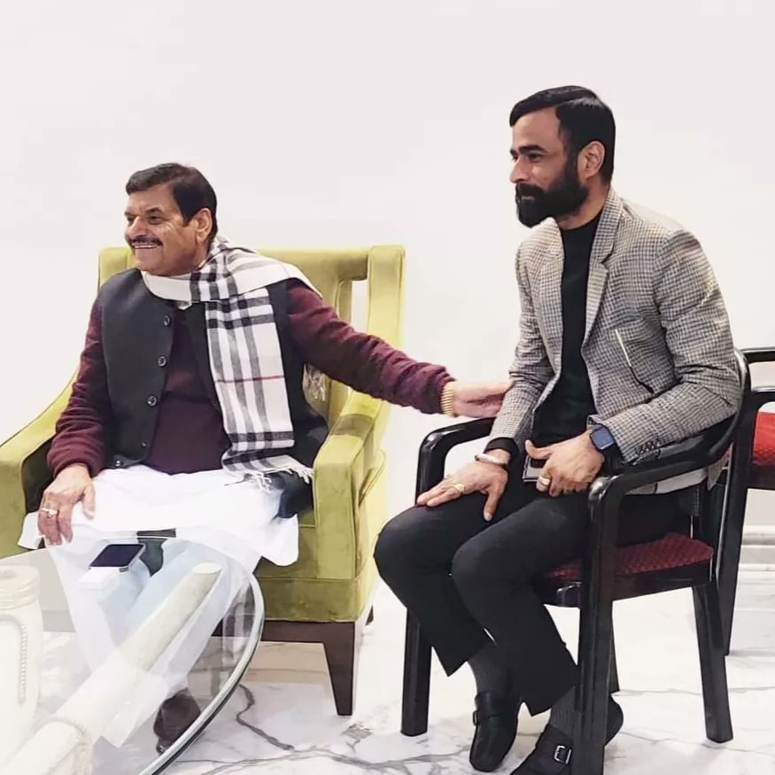AshokUtkrist's tweet photo. पिताजी के साथ मा. राष्ट्रीय अध्यक्ष, श्री अखिलेश यादव जी एवं आदरणीय चाचा श्री शिवपाल यादव जी से मुलाक़ात हुई, जिनका स्नेहिल आशीर्वाद प्राप्त हुआ। https://t.co/V9cwMUZ1wn