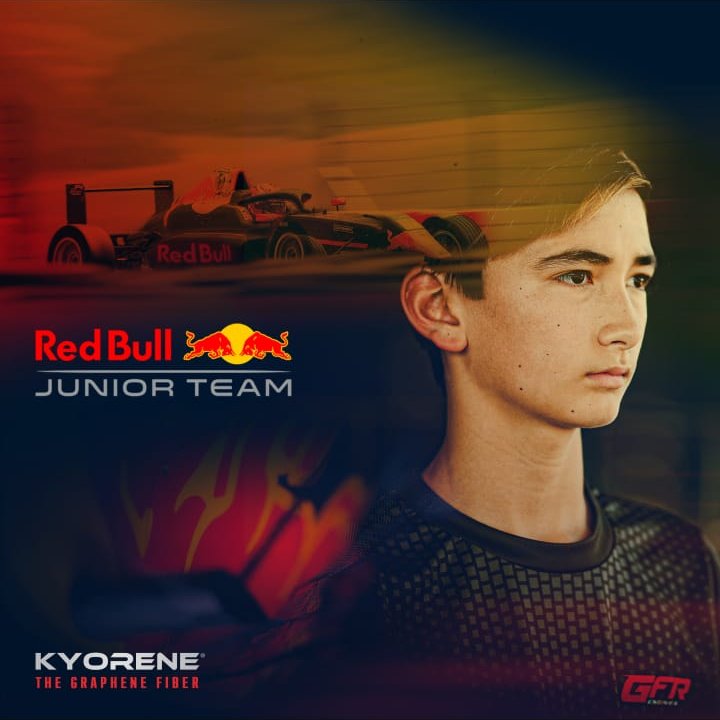 🚨🚨 LA VOILÀ, L'EXCLU ! 🚨🚨 Enzo Deligny 🇫🇷🇨🇳 (14 ans) rejoint le Red Bull Junior Team pour la saison 2023 ! Le Dr. Helmut Marko a été séduit par la pépite du kart ! Il roulera en F4 Espagnole chez Campos 🇪🇸, équipe tenante du titre Plus d'infos à suivre sur @feeder_series !