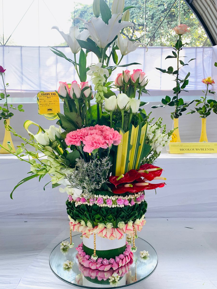 bloomsonlypune's tweet photo. Whatever the occasion, our distinctive, uplifting and flourishing bouquets make the perfect gift for anyone !!
☆Visit : https://t.co/xbo9JBkyFA
#flowerdeliveryinpune #internationalflorist #luxuryflowers #flowersinindia #flowersdelivery #flowersdeliveryinpune #freshflowers https://t.co/scgbeeY4sj