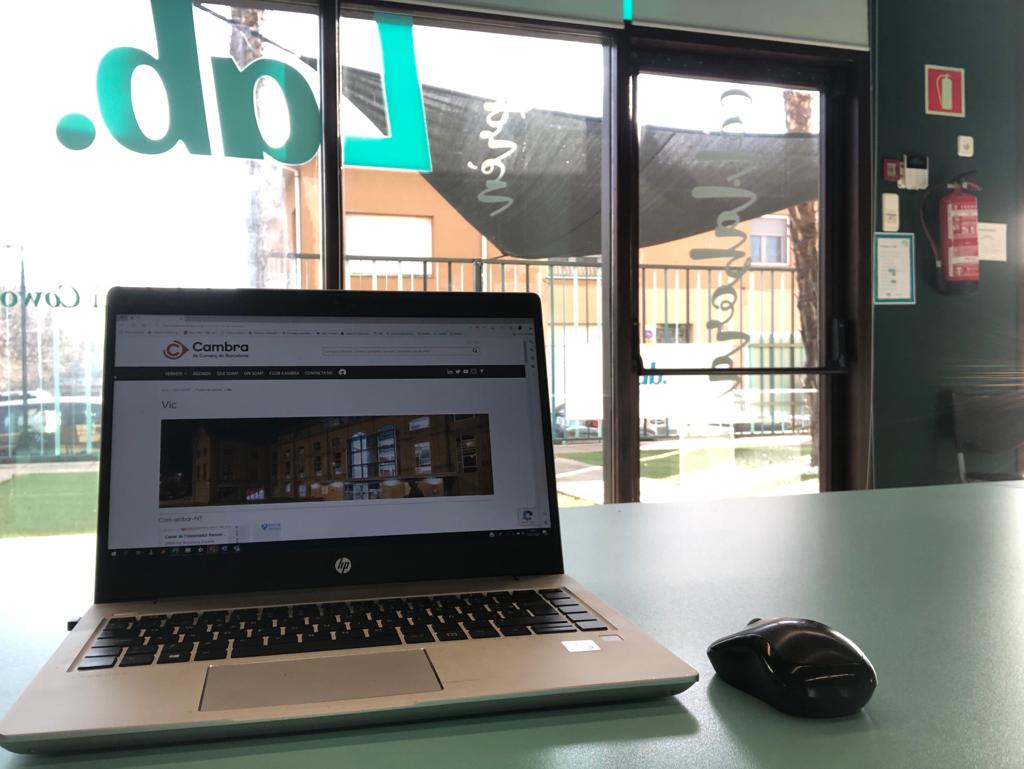 CambraOsona's tweet photo. Avui treballem des del @LabManlleu
▶️El conveni signat entre @CambraOsona i l'@ajManlleu permet que els emprenedors i empresaris disposin d'espais de treball i reunions tant al Lab Manlleu com als espais de Cambra Barcelona.
Més info: https://t.co/ken0lzJshu
#FEMXARXA https://t.co/dL9LVASPVc