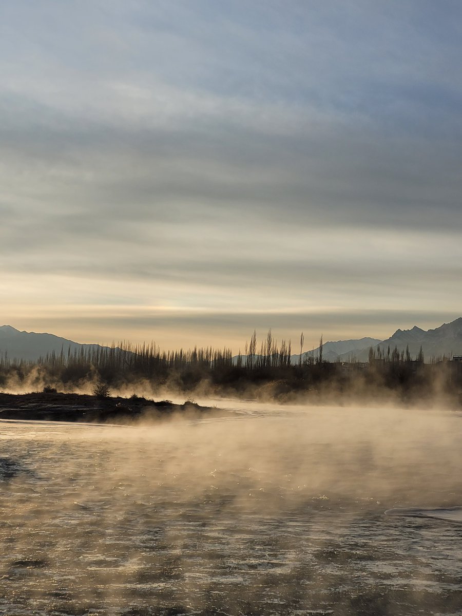 UrgyanH's tweet photo. Magical treat from freezy Indus river.
When you have enough spine to brace the -17⁰ winter morning,
nature has something beautiful to offer.
@utladakhtourism
#utladakhtourism #Indus #frozenindus #frozenriver https://t.co/L9MIxKNxx8
