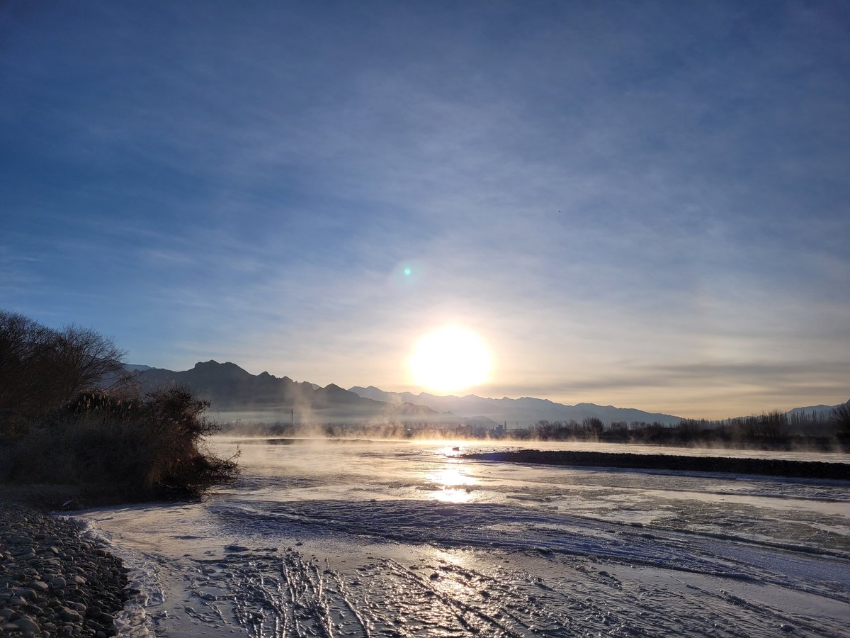 UrgyanH's tweet photo. Magical treat from freezy Indus river.
When you have enough spine to brace the -17⁰ winter morning,
nature has something beautiful to offer.
@utladakhtourism
#utladakhtourism #Indus #frozenindus #frozenriver https://t.co/L9MIxKNxx8