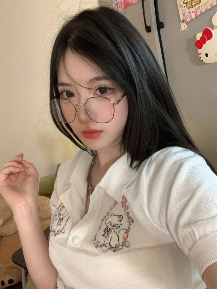 可能我就是大家说的那种反差女生吧哈哈哈 https://t.co/JQdnAWEUfg